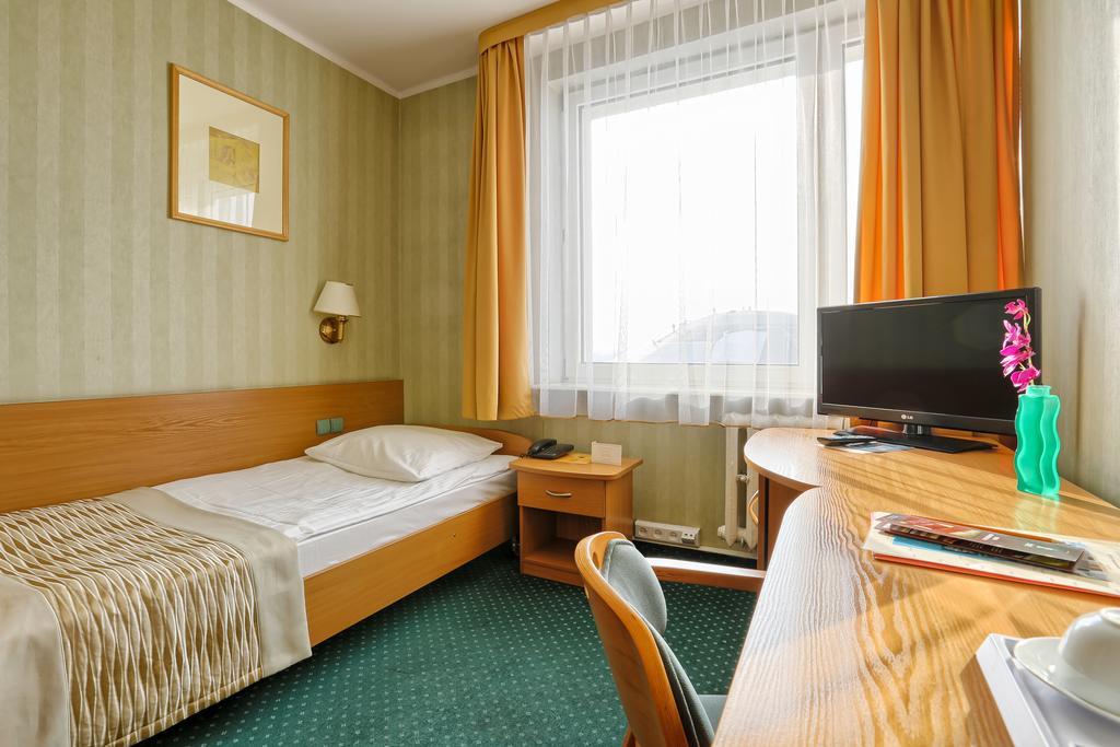 Hotel Festival Opole Habitación foto